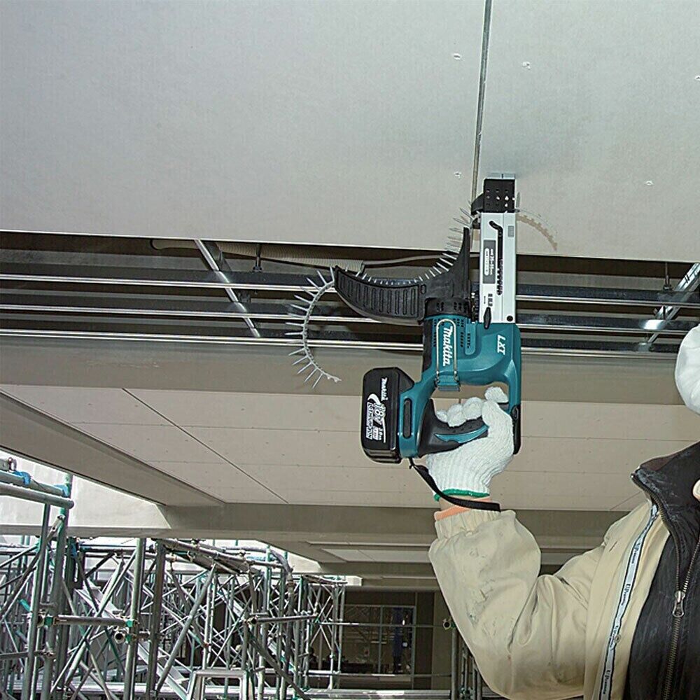 Makita DFR550Z 18V Auto Feed Cordless LXT  Screwdriver action