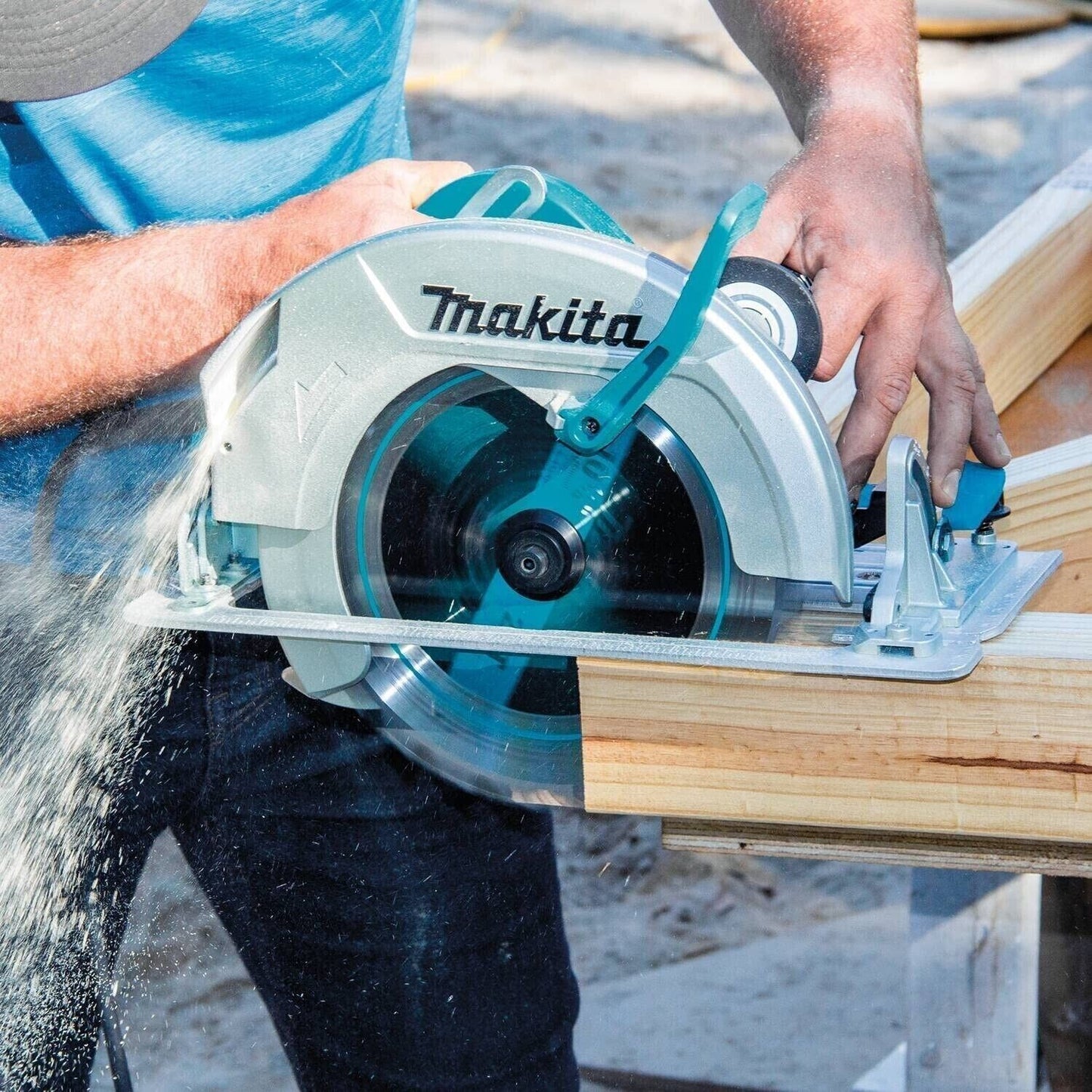 Makita 270mm Circular Saw - HS0600 close up view