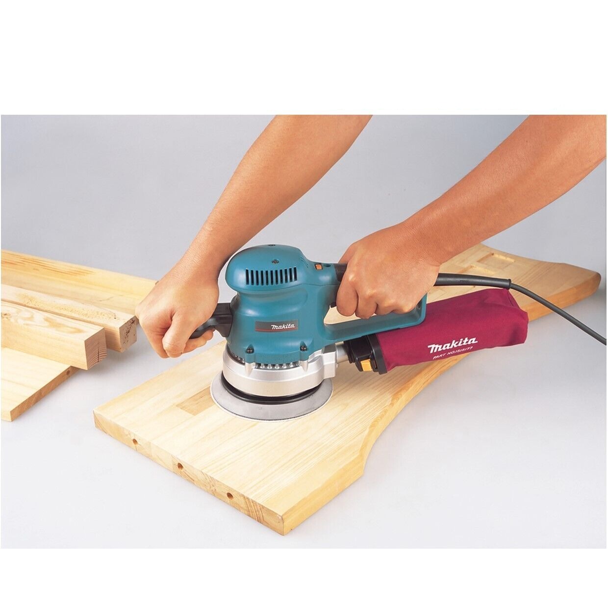 Makita BO6030 240-Volt Random Orbit Sander