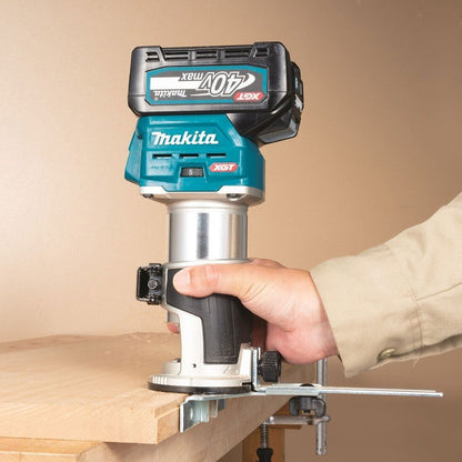 Makita 40v Router RT001GD203 action view